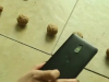 Cea mai nouă modă din China: spartul nucilor cu Nokia 6 (Video)