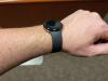 Google Pixel Watch apare în noi imagini; E fotografiat la încheietura unui utilizator și aflăm cât de confortabil este