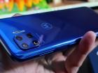 Motorola Moto G 5G Plus: Design alungit şi îngust, albastrul fură privirea
