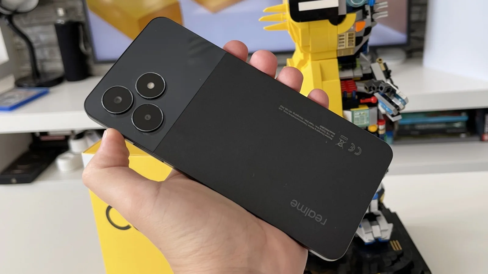 Prezentare realme C51 - Smartphone-ul pe care îl cumperi dacă ai un buget redus, dar vrei autonomie bună, încărcare rapidă și 128 GB de stocare