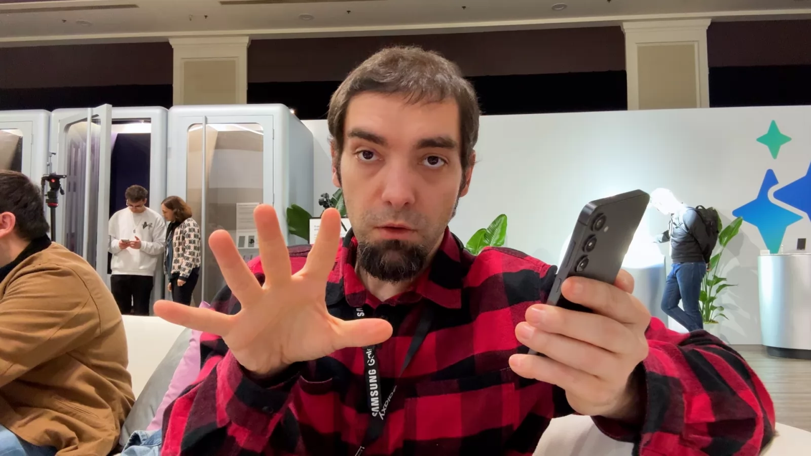 Samsung Galaxy S24 Hands-on Video: Flagship compact arătos, acum cu procesor Exynos 2400 și extra topping de AI