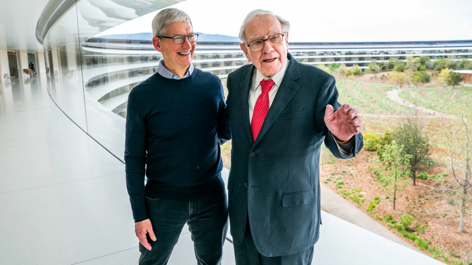 Buffett la Woodstock-ul capitaliștilor: Apple va continua să fie investiția noastră numărul unu
