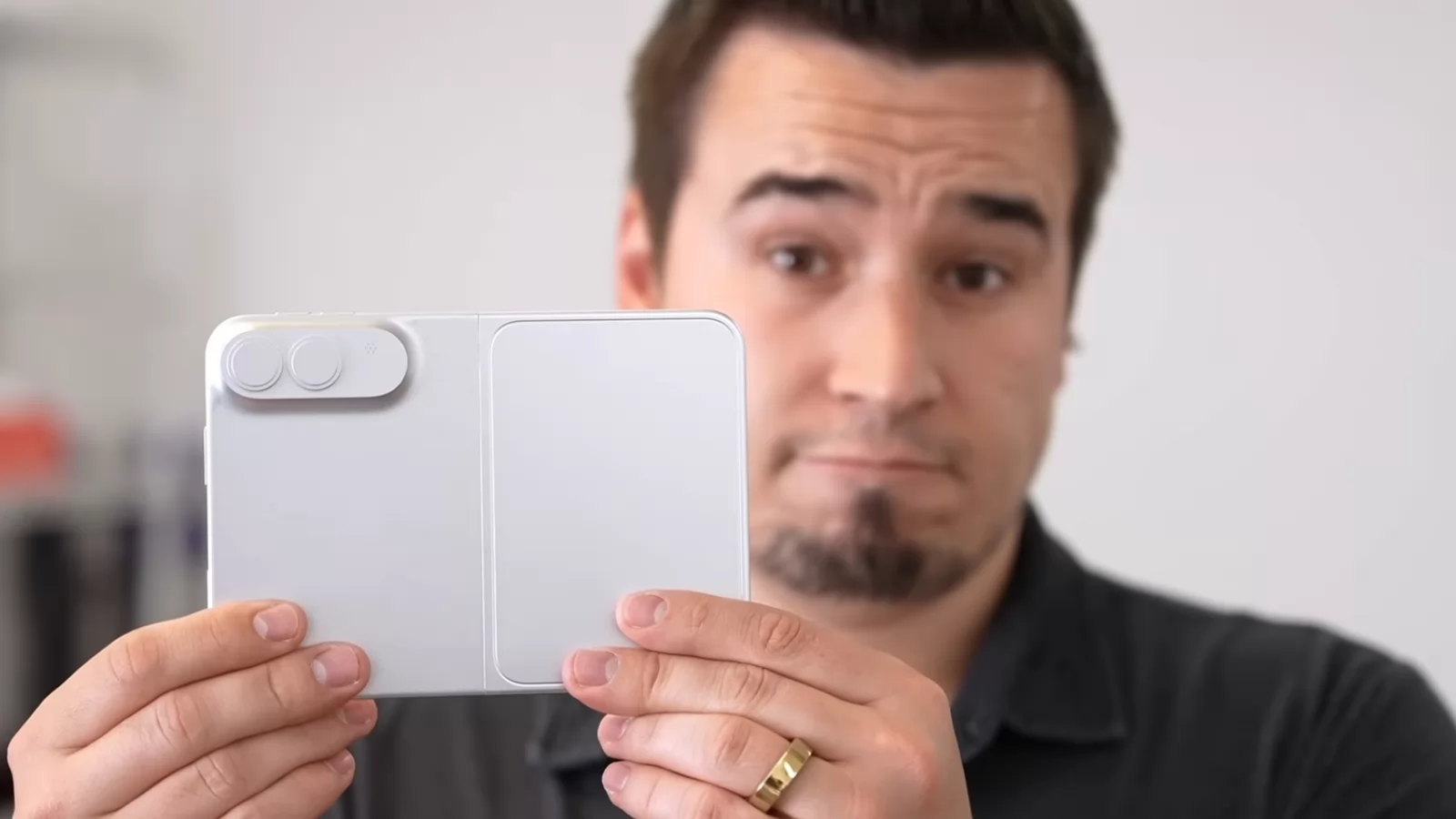 Noi imagini și chiar un clip hands-on cu iPhone Ultra ajung pe web; Are doar 5.5 mm în talie și revine la Touch ID