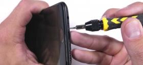 OnePlus 5 este disecat de JerryRigEverything, este ușor de reparat (Video)