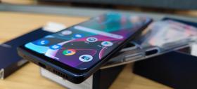 Motorola Moto G200 5G Unboxing: cel mai ieftin telefon cu procesor Snapdragon 888+ şi filmare 8K are un spate inedit (Video)