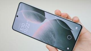 Redmi K70E se afișează în fotografii hands-on, având muchii înguste ale ecranului; Aflăm și specificațiile
