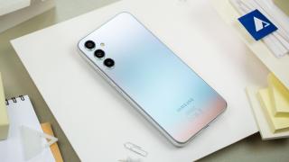 Samsung Galaxy F15 5G a apărut în randări cu iz realist; Ar fi un telefon accesibil cu baterie de 6000 mAh
