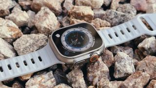 Va primi noul Apple Watch Ultra display microLED? Apple ar fi anulat comanda de panouri din cauza costurilor mari de producție