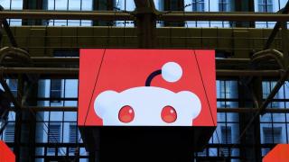 Reddit începe să marcheze conturile automate; AI-ul devine o amenințare reală pentru încrederea online