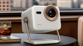 La fix pentru meciurile de la Mondial, Hisense lansează M2SE Pro, cel mai mic şi uşor mini proiector 4K (Laser)