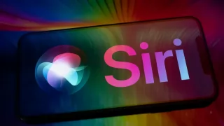 Google și Apple bat palma pentru Siri; asistentul va rula pe Gemini și promite personalizare mai avansată