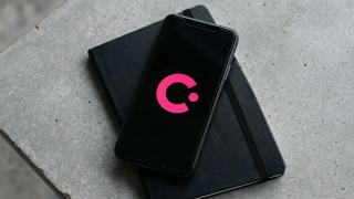 Google testează în secret COSMO, un nou asistent AI pentru Android, lansat accidental în Play Store
