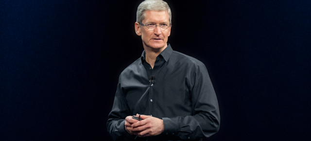 CEO-ul Apple, Tim Cook vinde 30.000 de acţiuni Apple, în valoare de 3.6 milioane de dolari