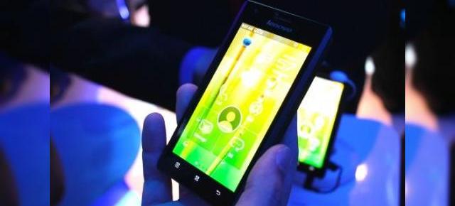 CES 2012: Hands on cu Lenovo K800, primul smartphone Android cu procesor Intel (Video)