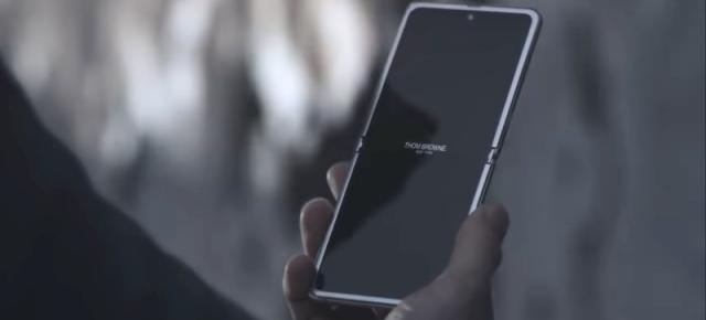 Samsung Galaxy Z Flip va avea o ediție limitată "Thom Browne"; Vedem un clip promo asociat