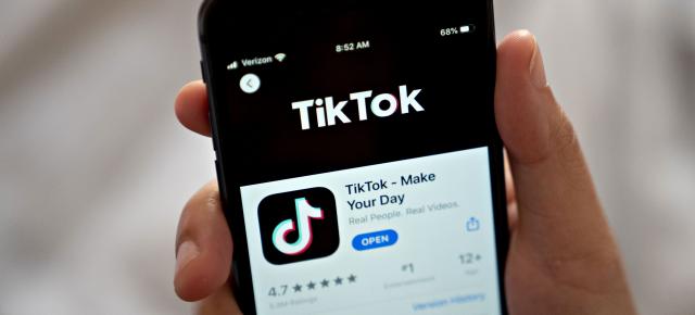 Apple şi Google presate să scoată TikTok din magazinele lor de aplicaţii pe motive de securitate naţională