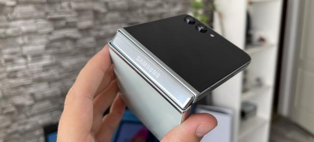 Samsung Galaxy Z Flip5: Design lucios, mai robust, dar mai slim faţă de generaţia trecută