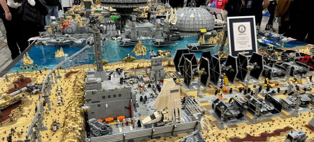 Cea mai mare dioramă LEGO din lume a fost în Bucureşti în weekend la Comic Con (Video)