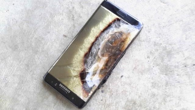 <b>Samsung dă replica oficială legat de modelele Galaxy Note 7s şi problemele cu bateria sau temperatura: "fluctuaţiile sunt normale"</b>Pe seama informațiilor ce indică faptul că modelele Note 7 actualizate pierd baterie rapid și se supraîncălzesc, iată că Samsung vine acum cu o replică oficială. Compania sud-coreeană indică faptul că aceste fluctuații sunt normale - cu toate că avem de-a