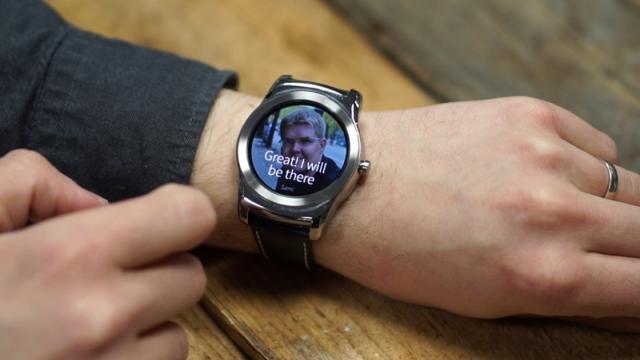 <b>Jolla prezintă interfaţa lui Sailfish OS în varianta pentru smarwatch (Video)</b>Finlandezii de la Jolla ne prezintă un nou produs, unul software care se adresează smartwatch-urilor. Vedem cum arată interfața sistemului de operare Sailfish OS în varianta destinată unui ceas inteligent și totodată și funcțiile pe care această platformă