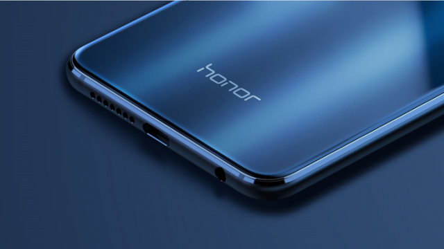 <b>Huawei Honor 8 va primi actualizarea la Android 7.0 Nougat în luna februarie</b>Unul dintre cele mai arătoase smartphone-uri pe care Huawei le-a lansat anul acesta pe piață este și Honor 8, telefon care adoptă o carcasă unibody cu ramă metalică și suprafețe din sticlă ce reflectă lumina într-un mod inedit. Acest produs se află pe 