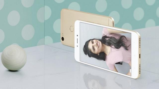 <b>Xiaomi Redmi Y1 debutează pe piața din India; vine cu o cameră selfie de 16 mpx și costă 140 dolari</b>Știam că cei de la Xiaomi vor lansa ceva pe data de 2 noiembrie în India, lucru ce s-a și întâmplat. Este vorba despre un nou smartphone de buget numit Xiaomi Redmi Y1, telefon ce se remarcă printr-o cameră frontală de 16 megapixeli