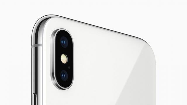 <b>iPhone X este testat de DxOMark, primeşte 97 de puncte; Sare de 100 puncte în zona foto, dar la video e mediocru</b>Vorbeam într-un articol anterior despre faptul că testul DxOmark pentru camera lui iPhone X este foarte aproape, acesta venind chiar astăzi. Descoperim cu această ocazie că modulul de senzori foto duali regăsit pe modelul aniversar