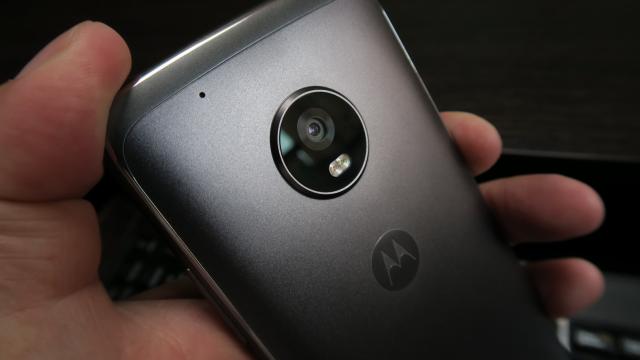 <b>Motorola Moto G5 Plus: Cameră căreia îi lipseşte constantă la foto, e OK la video</b>Telefoanele Motorola testate de noi în ultimul an au avut reuşite foto de obicei doar un anumit capitol, o anumită nişă. Fie făceau prim planuri bune, fie filmau bine, fie se descurcau bine în condiţii low light. Niciodată toate în acelaşi timp, poate..