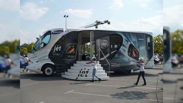 <b>Caravana Samsung Mobile poposeste la Bucuresti: cele mai noi terminale, concursuri si divertisment digital</b>Dupa ce am avut ocazia sa aruncam o privire asupra caravanei Samsung Mobile, care a poposit in Timisoara, iata ca Samsung Sensation Truck a ajuns si la Bucuresti, la Baneasa Shopping City, unde va ramane intre 22 si 24 septembrie 2009. Caravana va fi...