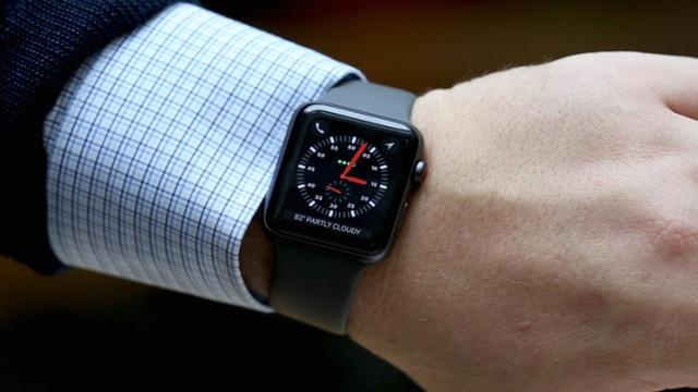 <b>Apple Watch a fost livrat în 18 milioane de unităţi în anul 2017, în creştere cu 54% faţă de 2016; Bate recordurile precedente Fitbit</b>Potrivit celor mai recente date făcute publice de către firma de research Canalys, Apple a reușit ca în anul 2017 să livreze un numă impresionant de unități Apple Watch și anume 18 milioane de exemplare. Compania din Cupertino devine astfel