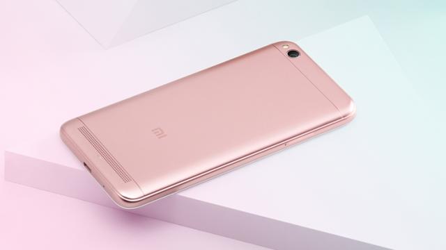 <b>Xiaomi Redmi 5A este telefonul ideal pentru cei cu buget limitat; Costă sub 450 lei pe plan local</b>Uneori achiziția unui telefon se poate dovedi problematică, mai ales când bugetul nu este tocmai prietenos. Ei bine, fix astăzi avem pentru voi o sugestie de smartphone accesibil și totodată bine echilibrat la nivel de hardware. Se numește Redmi 5A