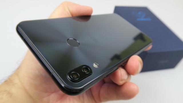 <b>ASUS ZenFone 5 este testat de DxOMark, obţine o notă mai mare decât Galaxy S7 Edge; Se descurcă bine pentru un telefon high midrange</b>Cel mai recent test realizat de către cei de la DxOmark în zona smartphone a fost realizat lui Asus ZenFone 5, terminal care se descurcă chiar bine pentru un midrange. Descoperim că obține rezultate similare lui Samsung Galaxy S7 Edge și că 