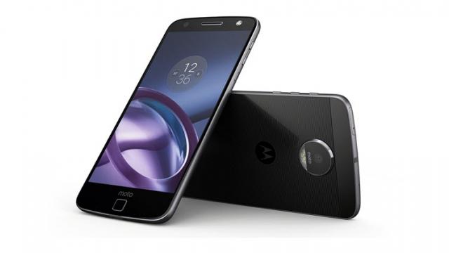 <b>Motorola Moto Z primeşte actualizarea la Android 8.0 Oreo</b>Aproape de finalul acestei luni iată că cei de la Motorola dau startul actualizării la Android 8.0 Oreo pentru smartphone-ul Moto Z, primul terminal modular al companiei aflată sub conducerea Lenovo. Aflăm că printre noutățile aduse odată cu 