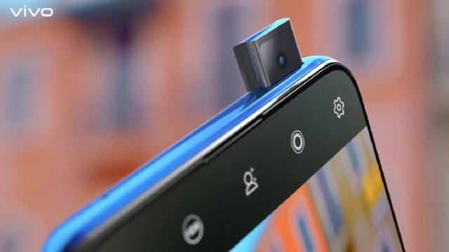 <b>VIVO V15 Pro își prezintă camera selfie periscop de 32 mpx într-un nou teaser video</b>Pe data de 20 februarie avem programată și lansarea lui Vivo V15 Pro, primul telefon de pe piață ce va opta pentru o cameră selfie impresionantă de 32 megapixeli. Această zi nu este aleasă din întâmplare, ci pentru că fix pe