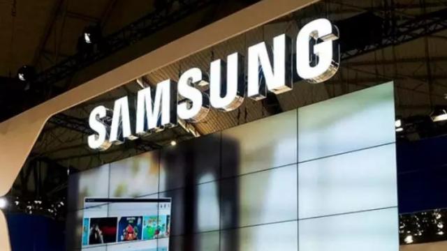 <b>Samsung ar putea renunţa la numele "Galaxy S" pentru viitoarele flagship-uri</b>Samsung ar fi oferit indicii despre un rebranding pentru telefoanele sale, în cadrul unui eveniment organizat sub tutela MWC 2019. Sud coreenii au adus acolo seria Galaxy S, inclusiv modelul 5G şi pe Galaxy Fold. Un oficial al companiei, cu rol de..