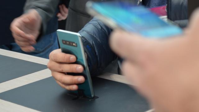 <b>Samsung Galaxy S10+ primeşte prima sa actualizare software; Iată ce e nou</b>E ziua actualizărilor de telefoane proaspăt lansate se pare, astfel că după ce Xiaomi Mi 9 a primit o actualizare importantă, e rândul lui Samsung Galaxy S10+ să îşi facă refresh la software. Aceasta este prima actualizare a flagship-ului Samsung.