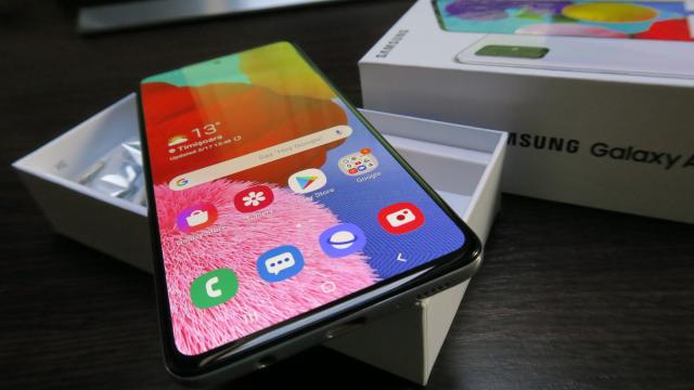 <b>Samsung Galaxy A51: Hardware 85% identic cu Galaxy A50s</b>Samsung Galaxy A51 este un upgrade bunicel faţă de Galaxy A50, dar nu chiar uriaş faţă de Galaxy A50s, dacă e să fim sinceri. Are acelaşi CPU, un Exynos 9611, care la rândul său e doar un upgrade incremental de la Exynos 9610 de pe Galaxy A50. Avem şi..