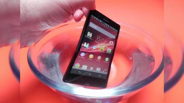 <b>Review Sony Xperia Z: design elegant din sticlă, terminal performant, dar camera și ecranul sub așteptări (Video)</b>Sony Xperia Z a fost anunțat la CES 2013, apoi am avut parte de o experiență hands on cu acest model la MWC 2013, prin intermediul lui Emil Dragotă și iată că telefonul a ajuns la noi la teste mulțumită Sony România. Acest smartphone este cel...