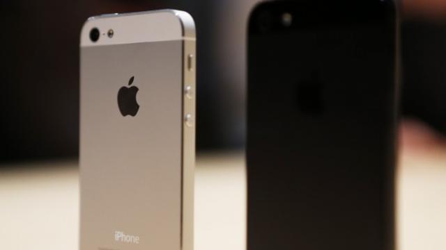 <b>Apple are o gaură de securitate care le permite hackerilor să spargă criptarea mailurilor</b>Reuters ne informează că software-ul celor de la Apple pentru terminalele mobile are o gaură de securitate, care le permite hackerilor să intercepteze mailuri și alte modalități de comunicare. &nbsp; E vorba în special de mailuri și alte metode...