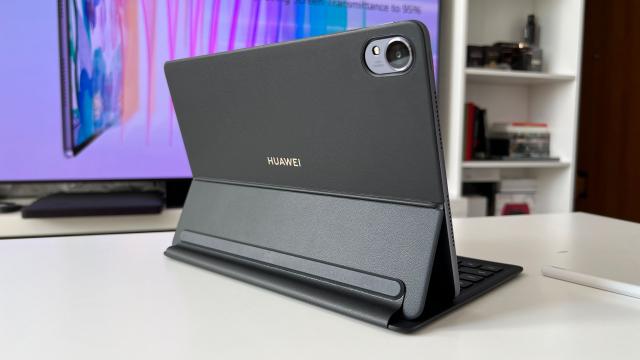 <b>Huawei MatePad 11.5 S: Conectivitate cu surprize plăcute la Wi-Fi</b>Trebuie spus din capul locului că această tabletă vine fără GPS, fără 5G, fără 4G, fără NFC. Are totuşi Wi-Fi 6 şi unul rapid, cum o să vedeţi imediat. Neavând conectivitate celulară, nu oferă 