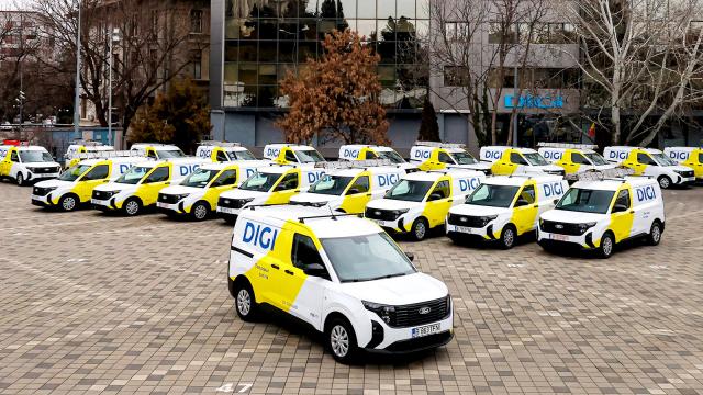 <b>DIGI a cumpărat 471 de autoutilitare Ford produse la Craiova; vehiculele sunt deja folosite de echipele tehnice</b>DIGI România a adăugat recent 471 de autoutilitare Ford Transit Courier în flota sa, achiziția fiind realizată prin intermediul a doi distribuitori autorizați Ford din țară. Livrarea s-a desfășurat pe parcursul a nouă luni, iar vehiculele sunt deja în uz