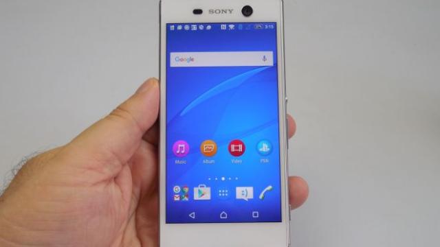 <b>Sony Xperia M5 Review: "Telefonul Batman" se descurcă mai bine noaptea decât ziua, dar asta nu e de ajuns (Video)</b>&Icirc;n ultima vreme am avut ocazia să testăm două cameraphone-uri midrange, e drept din game diferite de preţuri. &Icirc;nt&acirc;i l-am testat pe ASUS ZenFone 2 Laser şi apoi pe Sony Xperia M5, &icirc;n varianta dual. Acesta din urmă e subiectul...