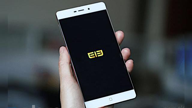 <b>Elephone M3 dezvăluit în primele imagini live, surclasează predecesorii în eleganță</b>Elephone a prezentat primele fotografii reale cu modelul Elephone M3, după o perioadă de teasing şi de randari apărute pe web. Handsetul este mai arătos dec&acirc;t predecesorii săi şi poate fi admirat mai jos. &nbsp; Se pare că de fapt modelul M3...