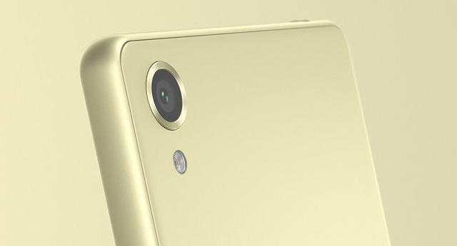 <b>Sony Xperia X disponibil și la eMAG.ro pentru un preț de 2.699 lei</b>Iată că la scurt timp după ce Vodafone și MarketOnline afișau în ofertă smartphone-ul Sony Xperia X, acesta ajunge acum și în portofoliul celor de la eMAG.ro. Acest din urmă retailer are cel mai bun preț pentru produsul de față ce ne oferă 32 GB memorie