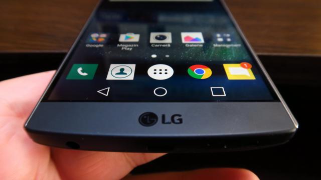 <b>LG V10: Benchmark-uri tipice pentru un model cu Snapdragon 808, ușoară supraîncălzire la jocuri</b>LG V10 ia specificaţiile lui LG G4 şi le îmbunătăţeşte, dar nu cu foarte mult. Are acelaşi procesor hexa core Qualcomm Snapdragon 808, dar mai mult RAM, adică 4 GB. Chipset-ul 6 core e tactat la 1.8 GHz şi vine cu GPU Adreno 418, primim şi 64 GB stocare